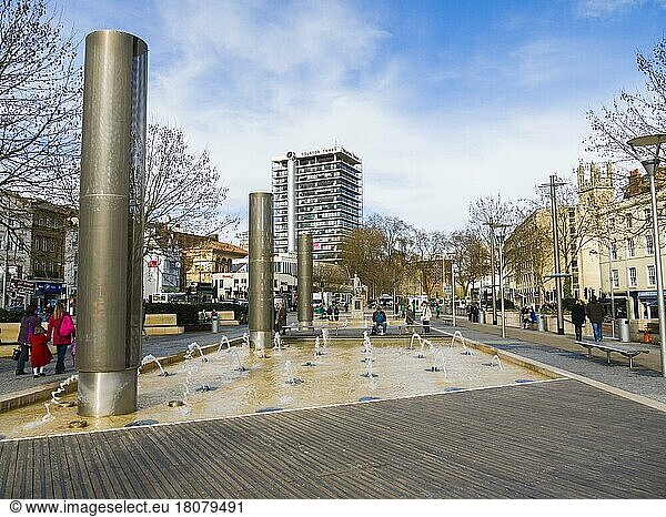 Die Springbrunnen an der St. Augustine's Parade im Stadtzentrum von Bristol  England  Großbritannien  Europa