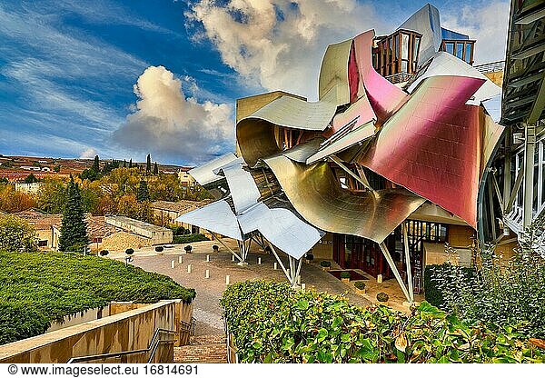 Die Stadt des Weins  Weingut Marques de Riscal  Gebäude von Frank O. Gehry  Elciego  Alava  Rioja Alavesa  Baskenland  Spanien  Europa
