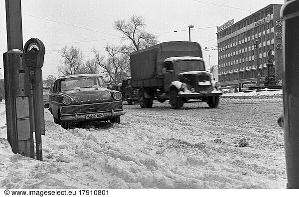 Die Stadt Hannover und das Land Niedersachsen in den 50er und 60er Jahren. Hannover im Schnee 1965  Deutschland  Europa