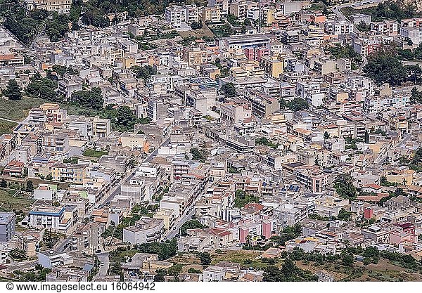 Die Stadt Valderice von der Stadt Erice auf dem Berg Erice in der Provinz Trapani in Sizilien  Süditalien.