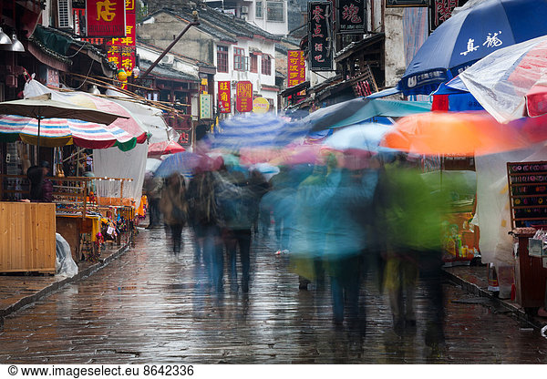 Die Stadt Yangshuo  China im Regen