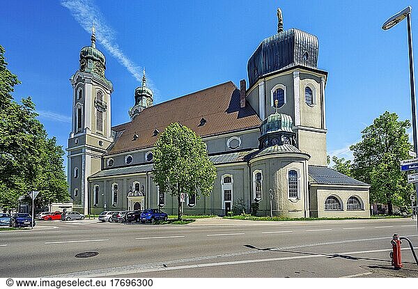 Die Stadtpfarrkirche St. Peter und Paul  Dom des Westallgäus?  neobarocke Kirche von 1914  Lindenberg  Allgäu  Bayern  Deutschland  Europa