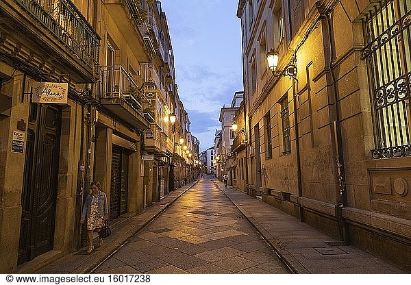 Die Straßen der Innenstadt von Ourense in der Morgendämmerung  Galicien  Spanien.