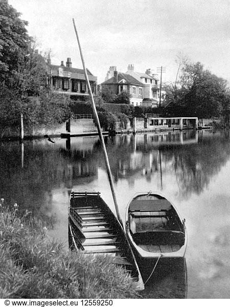 Die Themse bei Weybridge  Surrey  England  1924-1926. Künstler: Unbekannt