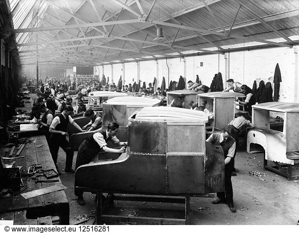 Die Vertäfelungsabteilung in der Morris-Fabrik  1925. Künstler: Unbekannt