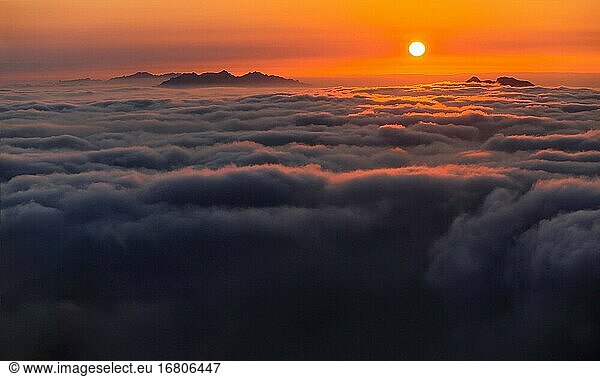 Die westlichen Funiu-Wolken Sonnenaufgang