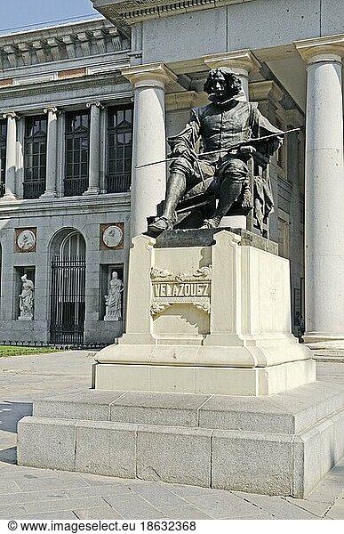 Diego Velazquez Statue  Puerta de Velazquez  Museum  Museo del Prado  Madrid  Spain  Europe