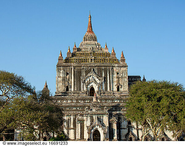 Dieser riesige  wunderschöne Tempel in Bagan