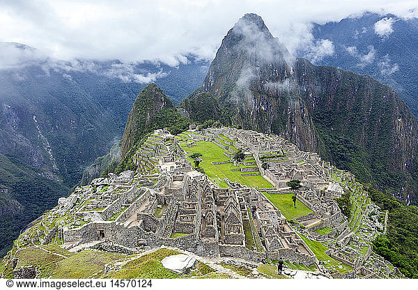 DIG  geography / travel  Peru  Urubamba  Machu Picchu   Andes  Urubamba  Urubamba Valley  Inca stone houses  agricultural terraces  UNESCO World Heritage list  Machu Picchu  Huayna Picchu mountain  rainforest-covered hills  Peru