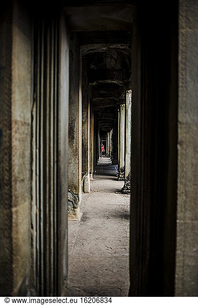 Diminishing perspective of corridor in Angkor Wat temple  Siem Reap  Cambodia