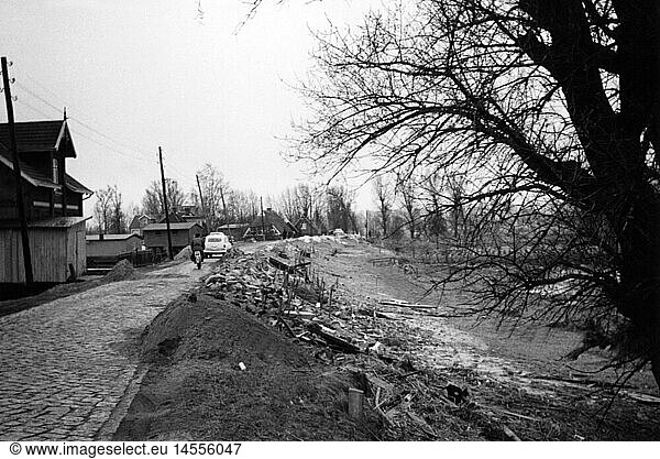 disasters  floods  North Sea flood  16./17.2.1962  West Germany  Hamburg  Elbe dyke  Kirchenwerder  18.2.1962  distruction  natural disaster  catastrophe  destruction  historic  historical  20th century  1960s  60s  people