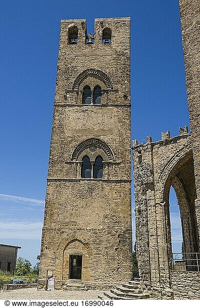 Dom von Erice (Mutterkirche) und freistehender Glockenturm. Erice  Sizilien  Italien  Europa.
