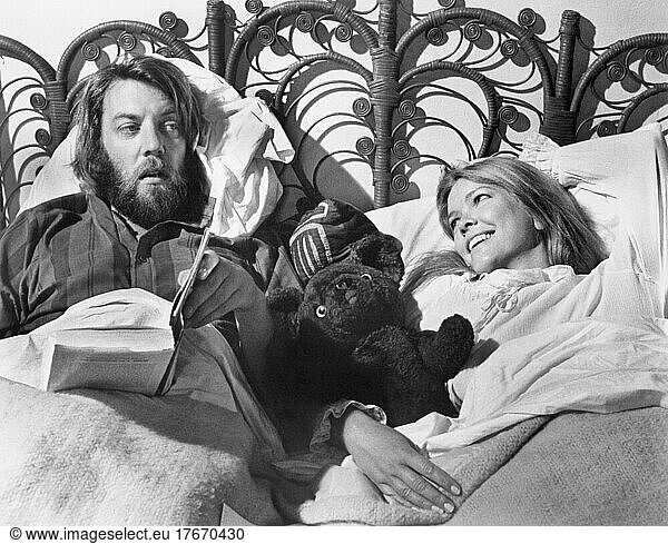 Donald Sutherland  Ellen Burstyn  on-set of the Film  'Alex in Wonderland'  MGM  1970