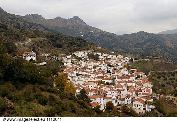 Dorf und Ronda Berge. Benadalid. Provinz Malaga. Andalusien. Spanien