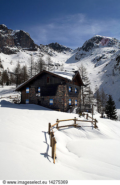 Downhill skiing  Sette Selle alpine hut  Palu´ Del Fersina  Valle dei Mocheni  Trentino Alto Adige  Italy