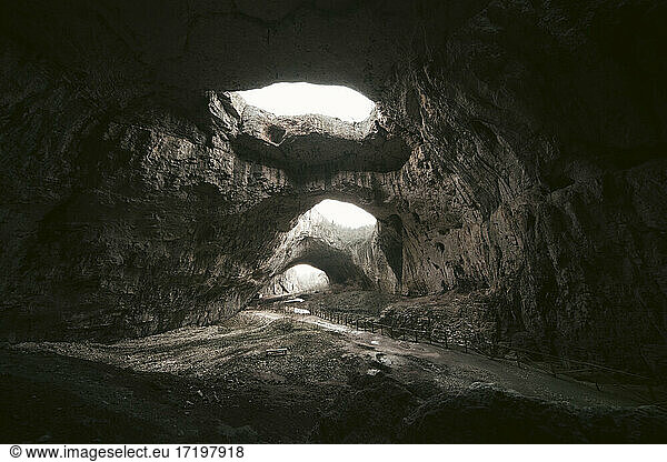 Dreamy Wide Cave Shot Bulgarien