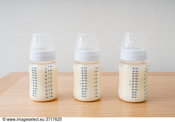 Drei Babyflaschen