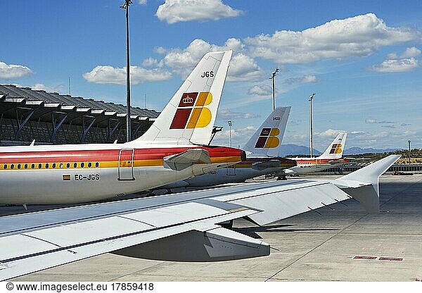 Drei Iberia-Jets  Flughafen Madrid-Barajas  Madrid  Spanien  Europa