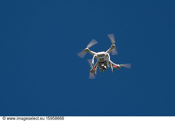 Drohne im Flug  Island  Europa