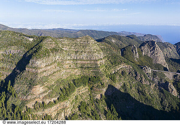 Drohnenansicht einer Bergkette im Garajonay-Nationalpark