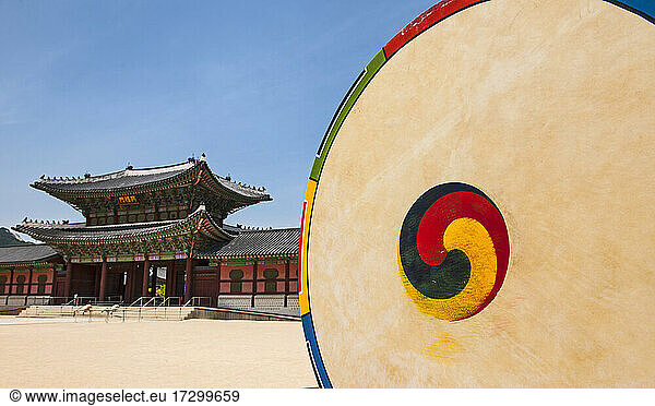 drum at the entrance of Gyeongbokgung Palace in Seoul