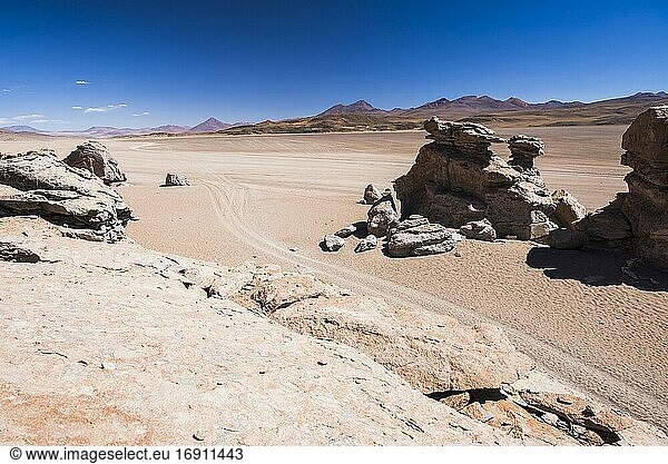 Durch Lava abgekühlte Felsformationen in der Siloli-Wüste (Teil der Atacama-Wüste) im Altiplano von Bolivien  Nationalreservat der Andenfauna Eduardo Avaroa