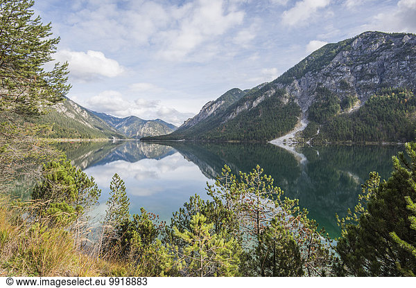 durchsichtig transparent transparente transparentes Landschaft See Herbst Tirol Österreich