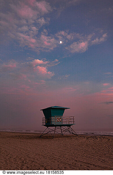 Dusk photos at the beach with pink and blue skies and lifeguard tower