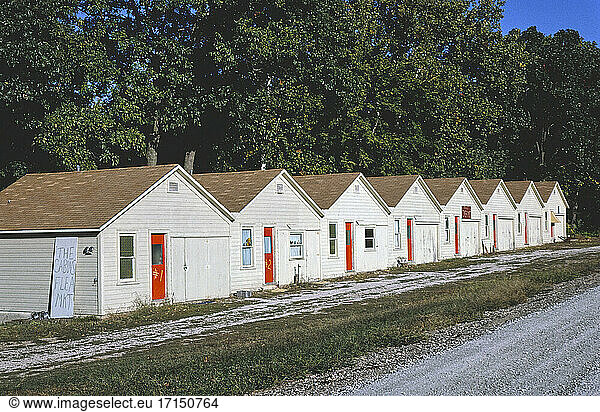 Dyer Cabins  Baldwin City  Kansas  USA  John Margolies Roadside America Photograph Archive  1980