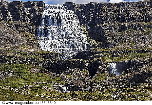Dynjandi-Wasserfall  Dynjandifoss  Dynjandisá-Fluss  Westfjorde  Island  Europa