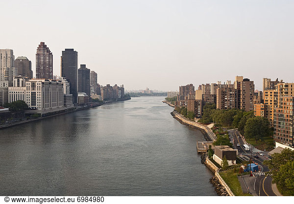 East River Between Manhattan and Roosevelt Island  New York City  New York  USA