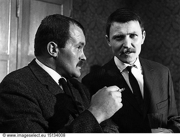 Eckert  Horst (Janosch)  * 11.3.1931  dt. Schriftsteller  Illustrator  Halbfigur (rechts)  mit NIP  1960er Jahre