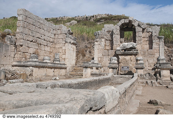 Ehemalige Kultstätte der Nymphen  antike Ausgrabungsstätte Perge  Antalya  Türkische Riviera  Türkei  Asien