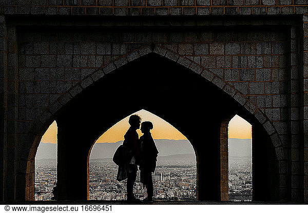 Ehepaar Silhouette Moschee in Shiraz