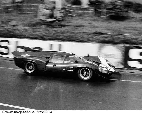 Ein Aston Martin Lola in Le Mans  Frankreich  1967. Künstler: Unbekannt