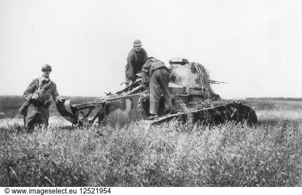 Ein beschädigter französischer leichter Panzer  Villers-Cotterets  Aisne  Frankreich  1918. Künstler: Unbekannt