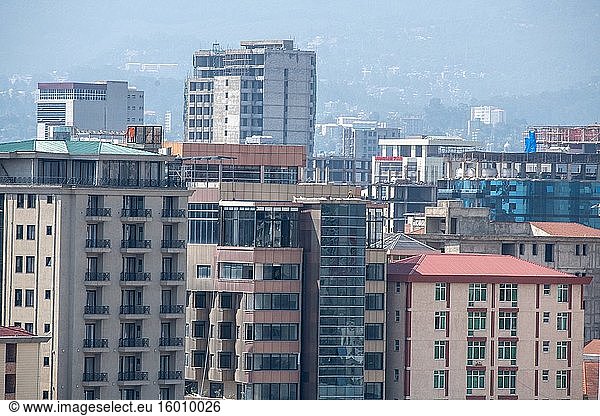 Ein Blick von oben auf die Stadt Addis Abeba  Äthiopien.