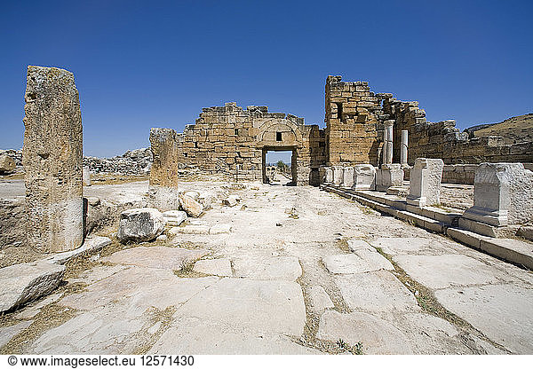 Ein byzantinisches Tor,  Pamukkale (Hierapolis),  Türkei. Künstler: Samuel Magal