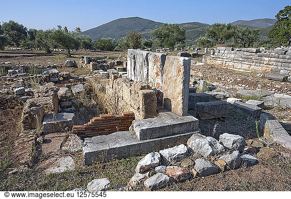 Ein Grabdenkmal in Messene  Griechenland. Künstler: Samuel Magal