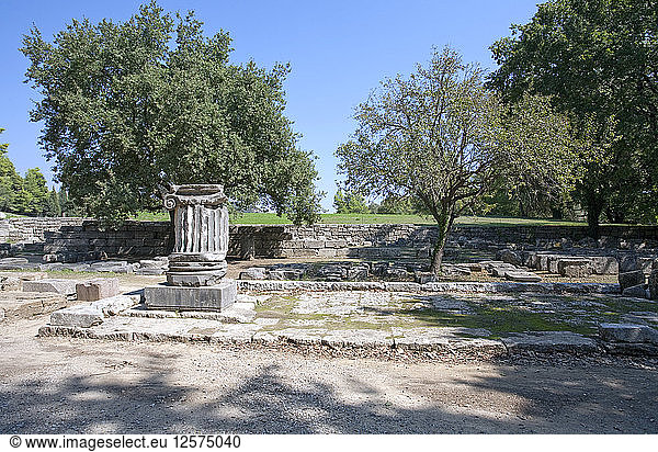 Ein ionisches Säulenfragment aus der Stoa des Echo in Olympia  Griechenland. Künstler: Samuel Magal