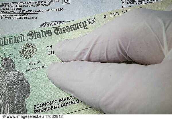 Ein IRS-Scheck für die Economic Impact Payment von Präsident Trump.