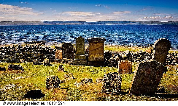 Ein kleiner alter Friedhof an der Westküste von Arran  Schottland.