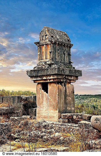 Ein lykisches Marmorsäulengrab aus den Jahren 480-470 v. Chr. Xanthos UNESCO-Welterbe Archäologische Stätte  Türkei.
