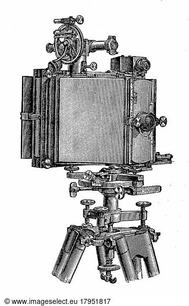 Ein Phototheodolit der Firma Hartl  Theodolit ist ein Präzisionsinstrument zur Messung von Winkeln in der horizontalen und vertikalen Ebene  1881  digital restaurierte Reproduktion einer Vorlage aus dem 19. Jahrhundert  genaues Datum nicht bekannt