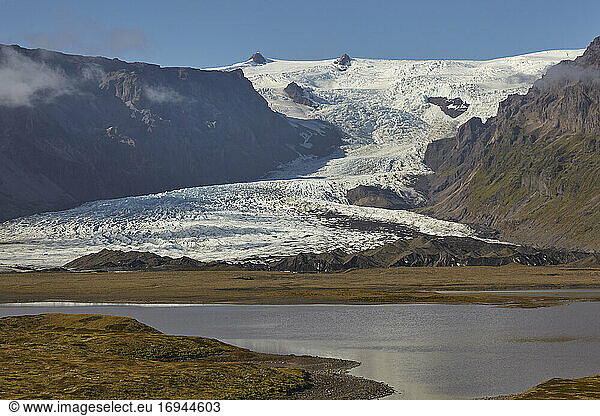 Ein spektakulärer Gletscher  der von der Vatnajokull-Eiskappe herunterfließt  Svinafellsjokull-Gletscher  Skaftafell-Nationalpark  Island  Polarregionen
