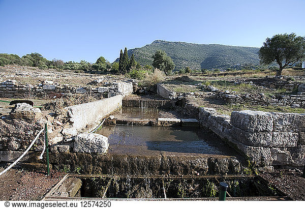 Ein Wassertunnel in Messene  Griechenland. Künstler: Samuel Magal