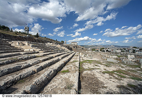 Eine gestufte Terrasse in Eleusis  Griechenland. Künstler: Samuel Magal
