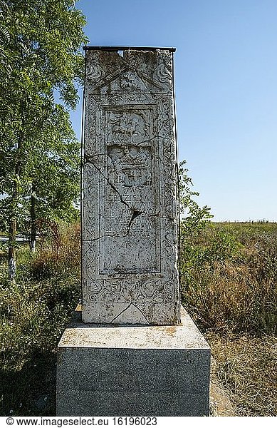 Eine Stele. Festung Histria. Archäologische Stätte Histria. Istrien  Kreis Constan?a  Region Dobrudscha  Rumänien  Europa.