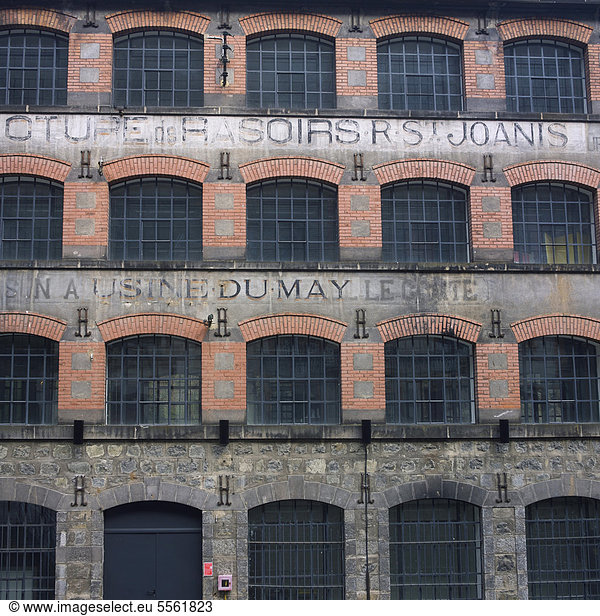 Eine stillgelegte Besteck-Fabrik  Stadt der Messerschmiedekunst  Thiers  Puy de DÙme  Frankreich  Europa