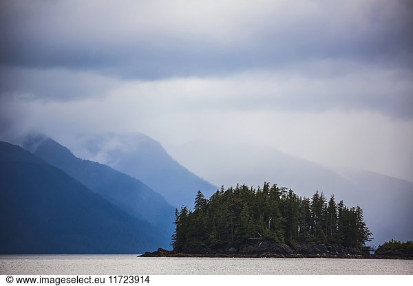 Eine stimmungsvolle Szene im Gwaii Haanas National Park; British Columbia; Kanada'.